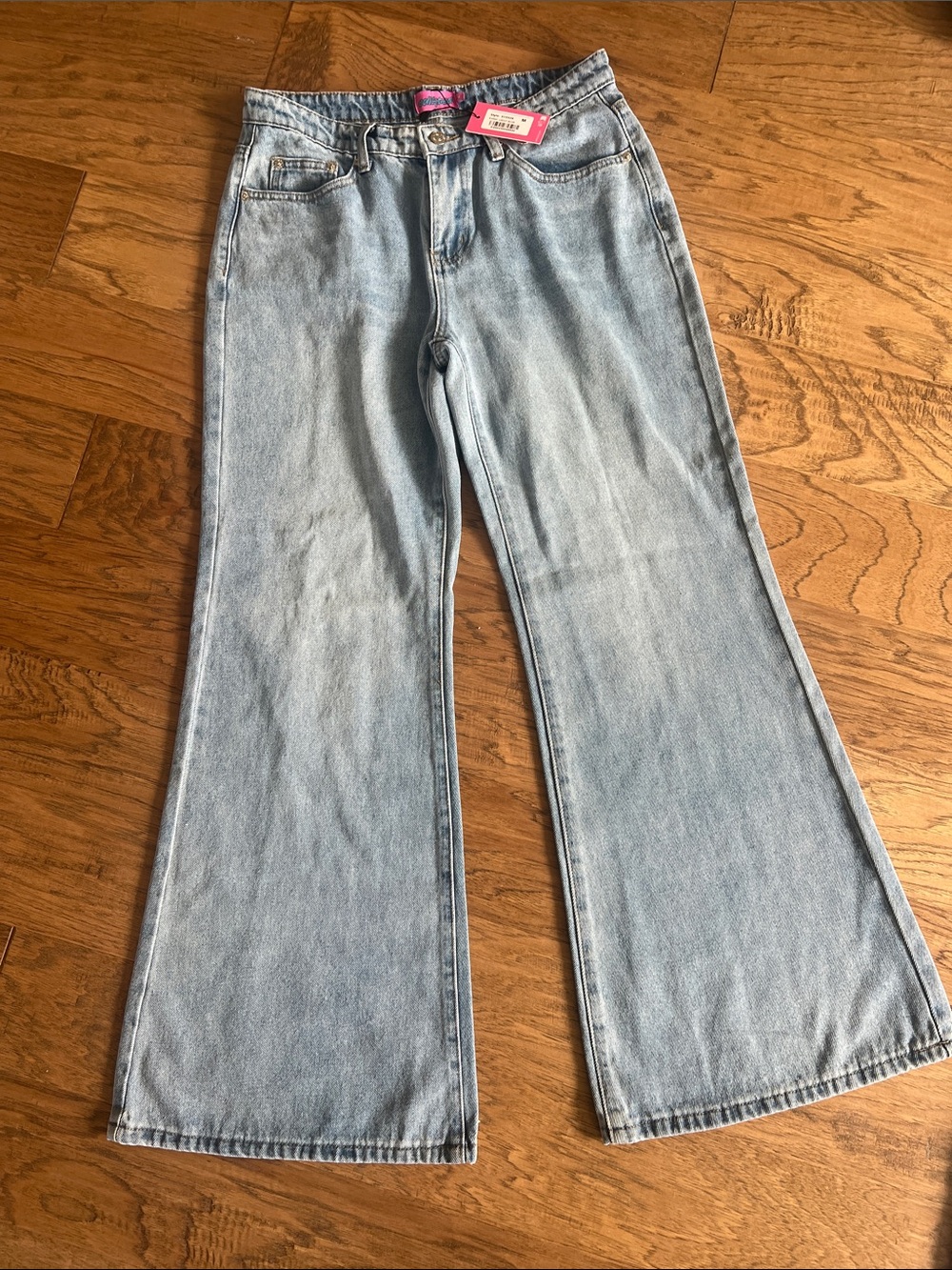 Edikted Light Wash Women’s Flared Jeans